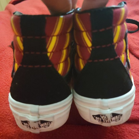 Vans x Harry Potter Gryffindor Sk8-Hi - Picture 3 of 6